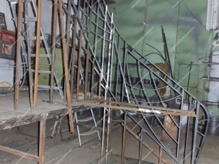 Réalisation d'une rampe d'escalier en fer forgé - étape 1 / 4 Réalisation d'une rampe d'escalier en fer forgé - étape 1 / 4