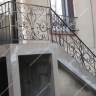 Média réf. 1149 (1/2): Rampe d'escalier en fer forgé, style Classique et baroque, modèle Quadrillage Médaillon