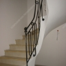 Média réf. 465 (3/5): Rampe d'escalier en fer forgé, style Moyen-âge, modèle Saint Louis