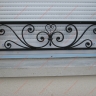 Média réf. 671 (1/2): Appuis de fenêtre en fer forgé, style traditionnel, modèle volutes 2